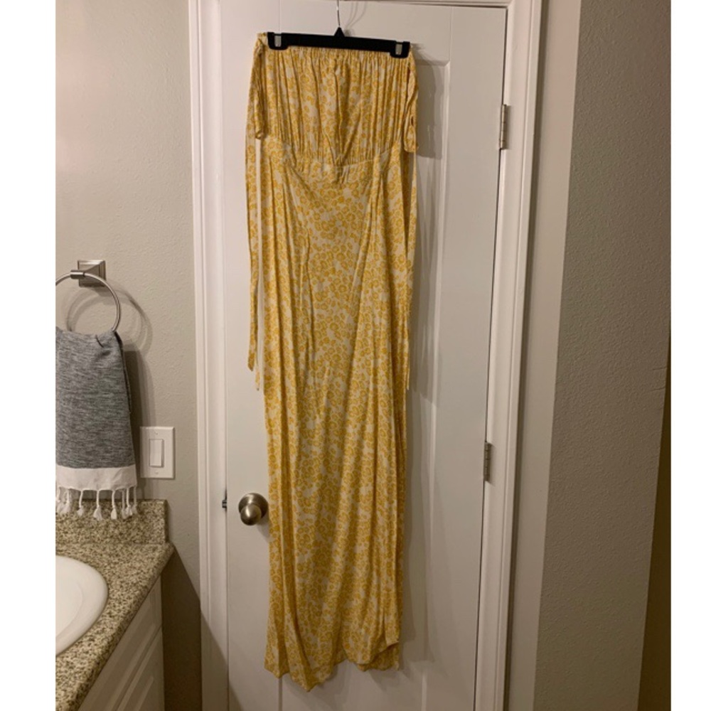 Floral off the shoulder for dress.
